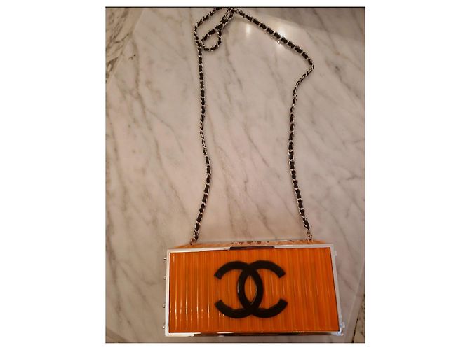 Chanel Métiers d'Art orange acrylic minaudière - view 2
