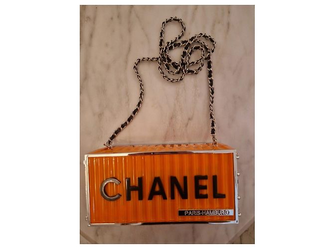 Chanel Métiers d'Art orange acrylic minaudière - view 3