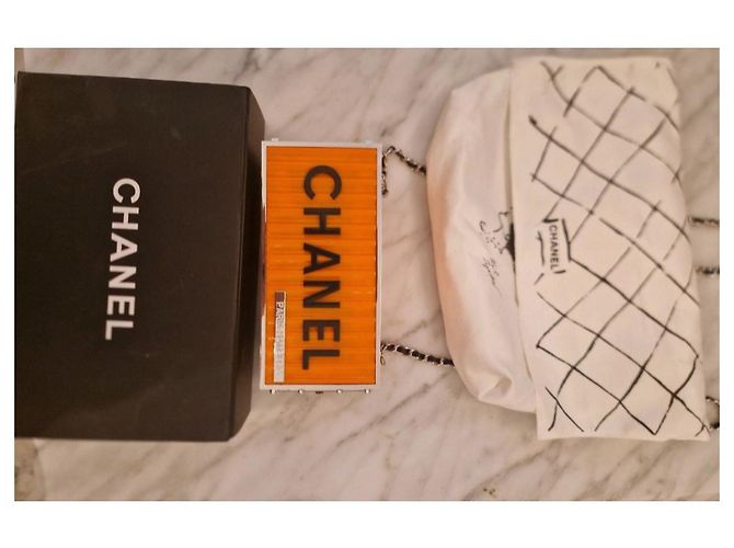 Chanel Métiers d'Art orange acrylic minaudière - view 4