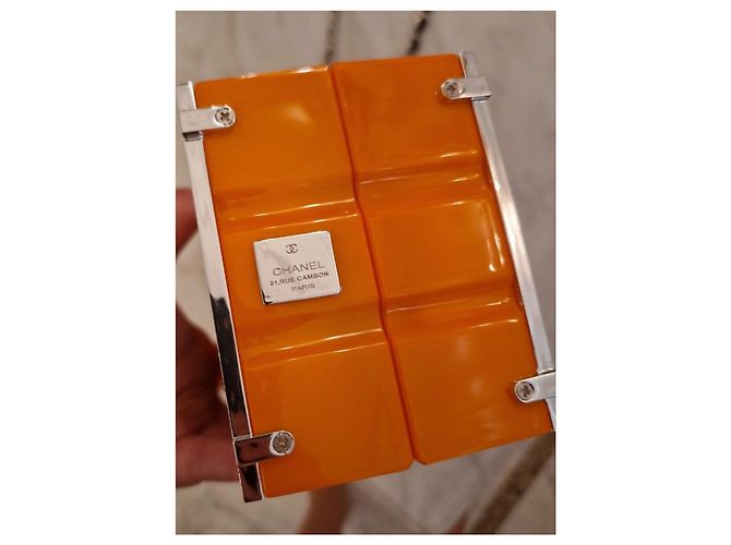 Chanel Métiers d'Art orange acrylic minaudière - view 9