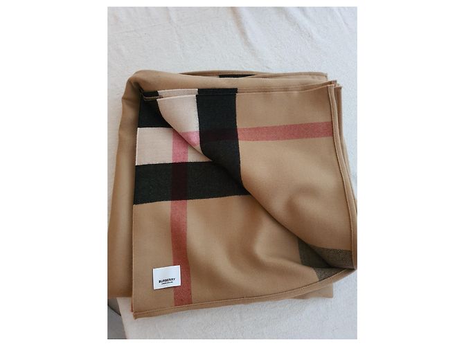 Autre Marque Poncho Burberry de lana merino beige - vista 8