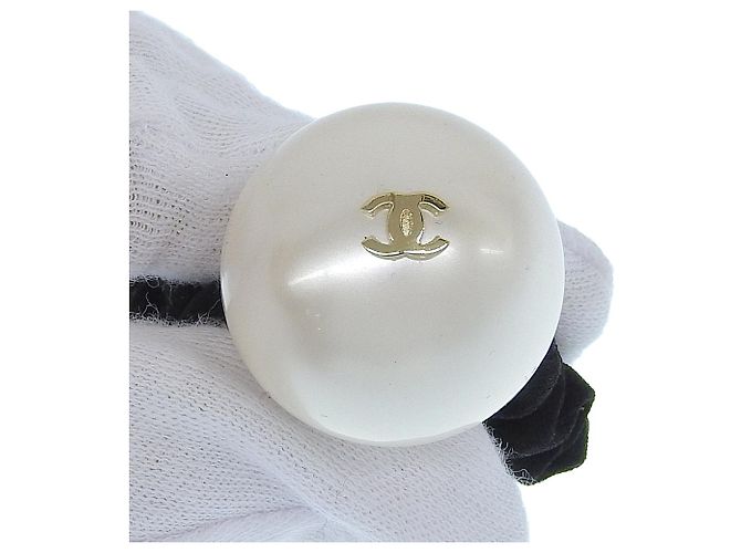 Elastico per capelli Chanel con logo in perla finta - vista 5