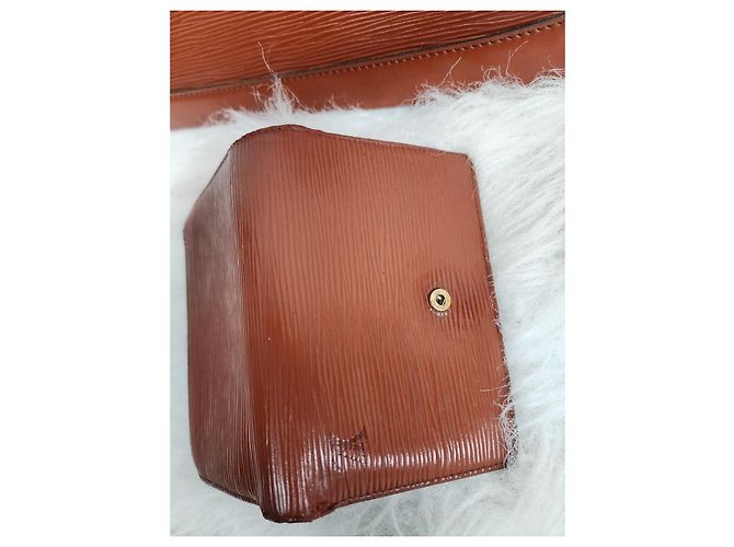 Borsa Alma di Louis Vuitton e portafoglio a chiusura a bacio in pelle Epi Marrone - vista 17