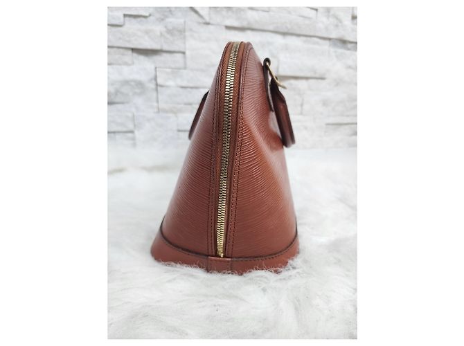 Borsa Alma di Louis Vuitton e portafoglio a chiusura a bacio in pelle Epi Marrone - vista 5