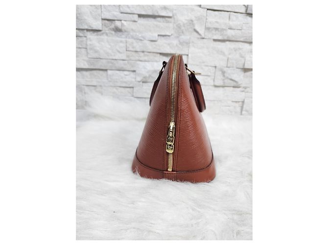 Borsa Alma di Louis Vuitton e portafoglio a chiusura a bacio in pelle Epi Marrone - vista 6