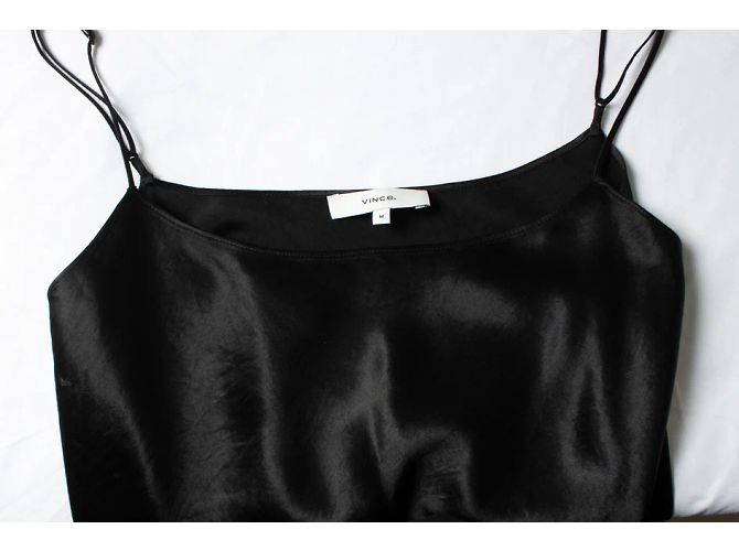 Vince, schwarzes glänzendes Midikleid - Ansicht 5