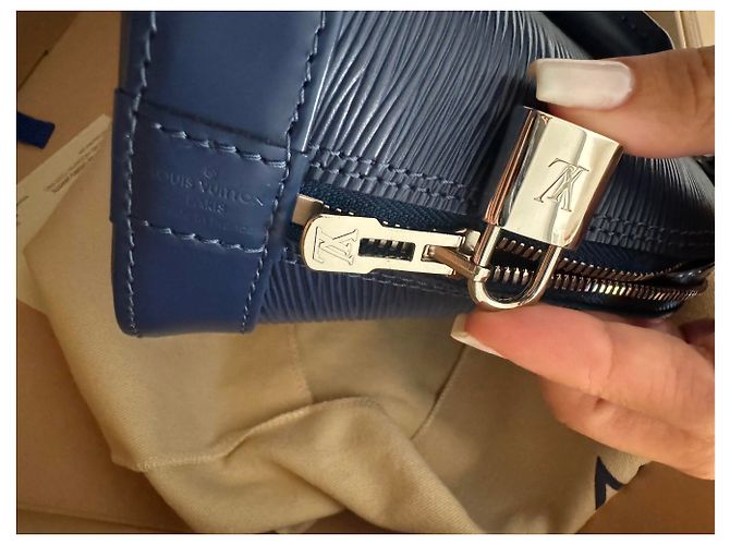 Louis Vuitton Alma BB Cuero Epi Azul Marino - vista 6