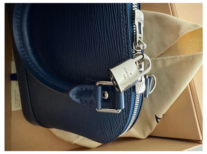 Louis Vuitton Alma BB Cuero Epi Azul Marino - vista 7