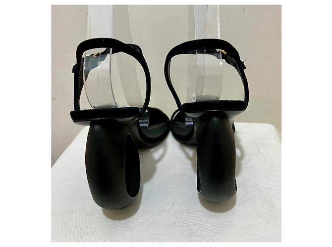 Burberry Sandali ispirati a Henry Moore, edizione limitata Nero - vista 4