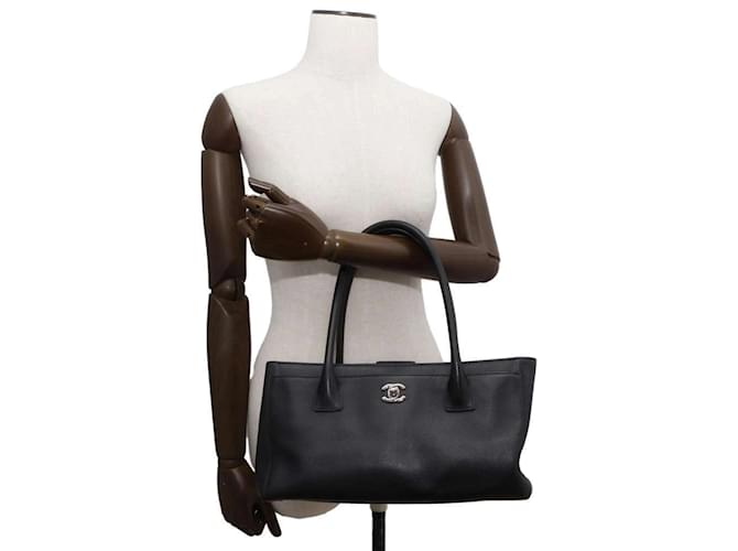 Bolso tote Chanel Coco Mark Executive Line A67282 Negro - vista 4