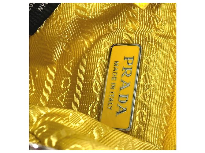 Pochette in nylon giallo Prada con tracolla - vista 11