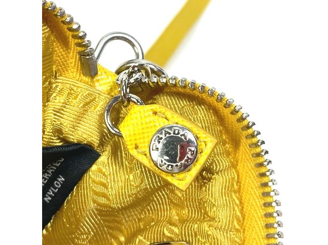 Pochette in nylon giallo Prada con tracolla - vista 13