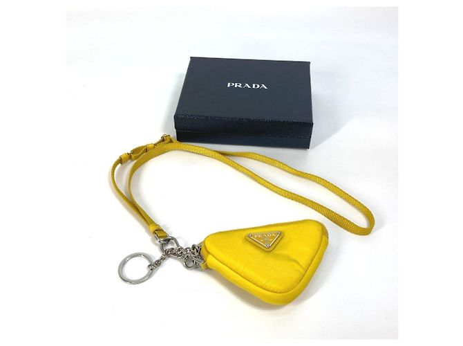 Pochette in nylon giallo Prada con tracolla - vista 15