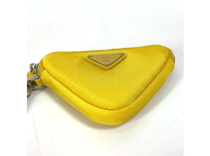 Pochette in nylon giallo Prada con tracolla - vista 2