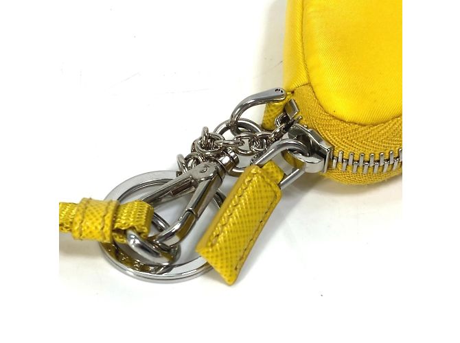 Pochette in nylon giallo Prada con tracolla - vista 4