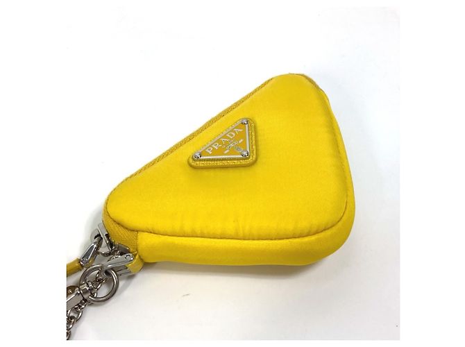 Pochette in nylon giallo Prada con tracolla - vista 7