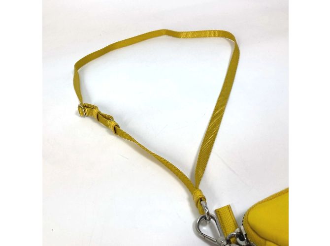 Pochette in nylon giallo Prada con tracolla - vista 9