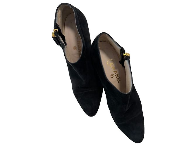 Chanel Botas de ante con borlas doradas Negro Gold hardware - vista 12