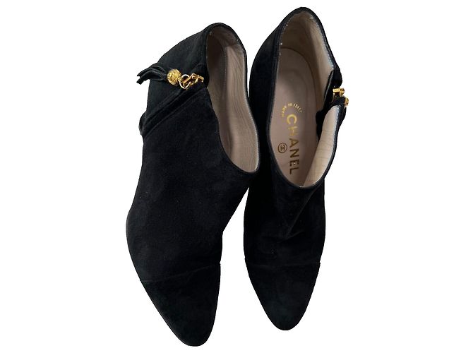 Chanel Botas de ante con borlas doradas Negro Gold hardware - vista 2