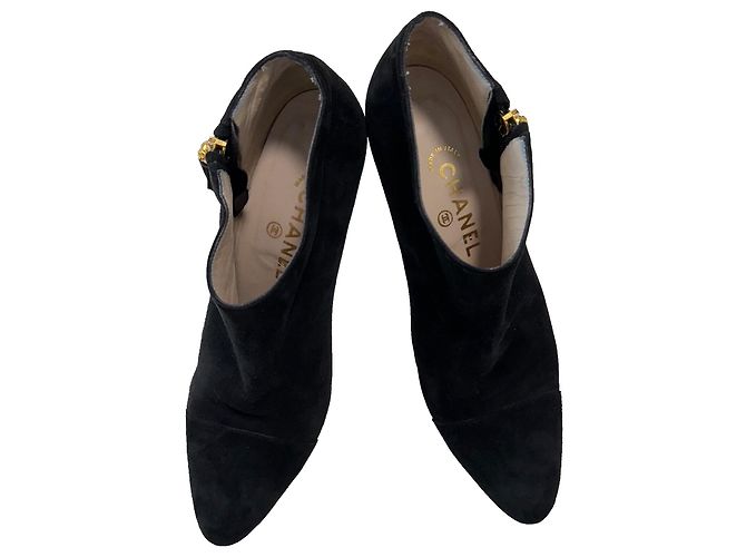 Chanel Botas de ante con borlas doradas Negro Gold hardware - vista 8