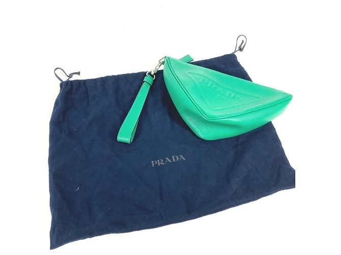 Saffiano Bolso Clutch Prada 2NE054 con placa triangular en relieve Verde - vista 10