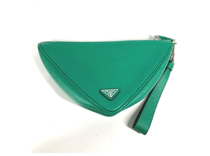 Saffiano Bolso Clutch Prada 2NE054 con placa triangular en relieve Verde - vista 2