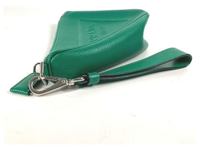 Saffiano Bolso Clutch Prada 2NE054 con placa triangular en relieve Verde - vista 4