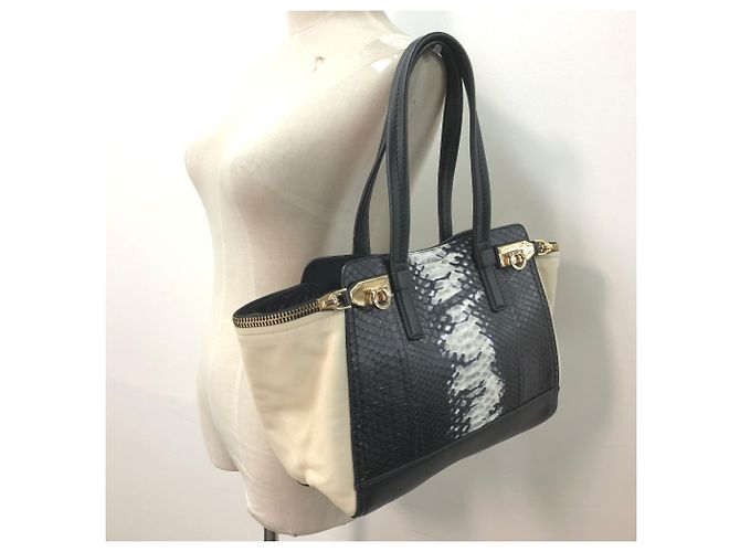 Borsa in pelle nera Gancini di Salvatore Ferragamo Nero - vista 6