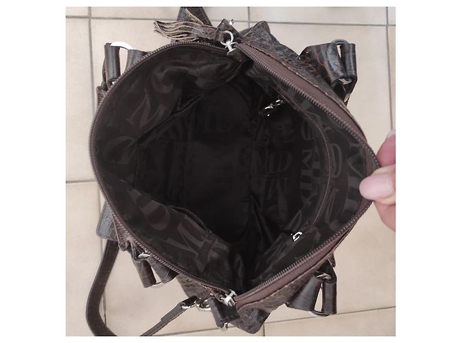 Bela bolsa Mac Douglas em couro verdadeiro marrom escuro estilo crocodilo, em estado novo - vista 5