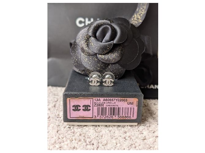 Chanel CC A12W Orecchini classici mini in cristallo con logo e scatola in hardware argento - vista 13