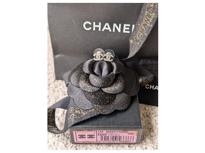 Chanel CC A12W Orecchini classici mini in cristallo con logo e scatola in hardware argento - vista 14