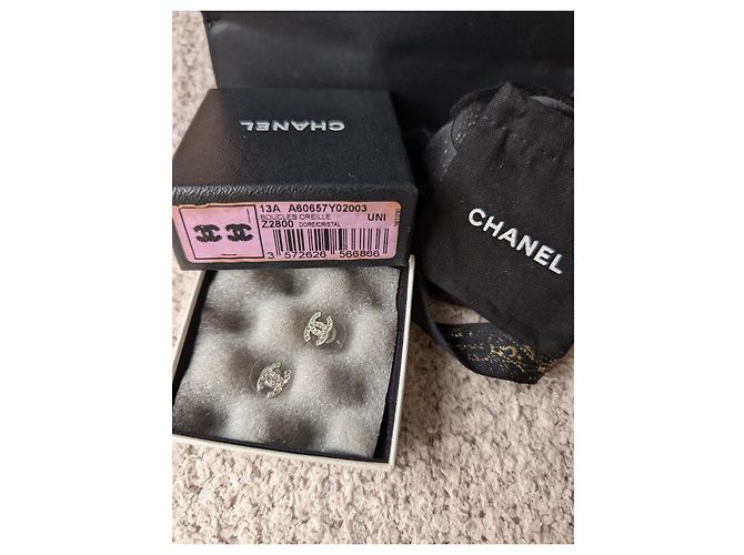 Chanel CC A12W Orecchini classici mini in cristallo con logo e scatola in hardware argento - vista 5