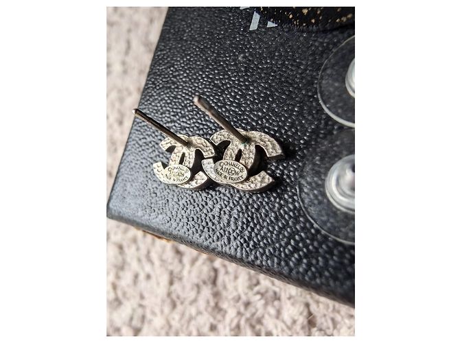 Chanel CC A12W Orecchini classici mini in cristallo con logo e scatola in hardware argento - vista 7