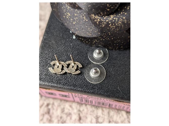 Chanel CC A12W Orecchini classici mini in cristallo con logo e scatola in hardware argento - vista 9