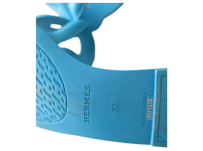 HERMÈS Infradito in gomma Aloha blu chiaro 37 con cinturini ritagliati - vista 7