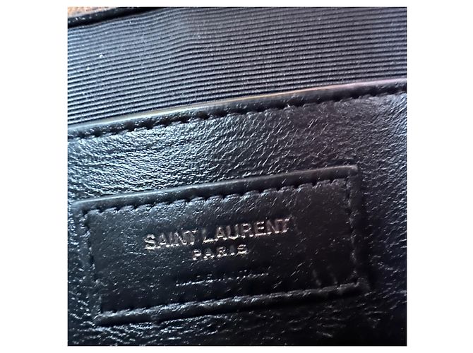 Bolso Envelope Saint Laurent de Cuero Caviar Negro - vista 10
