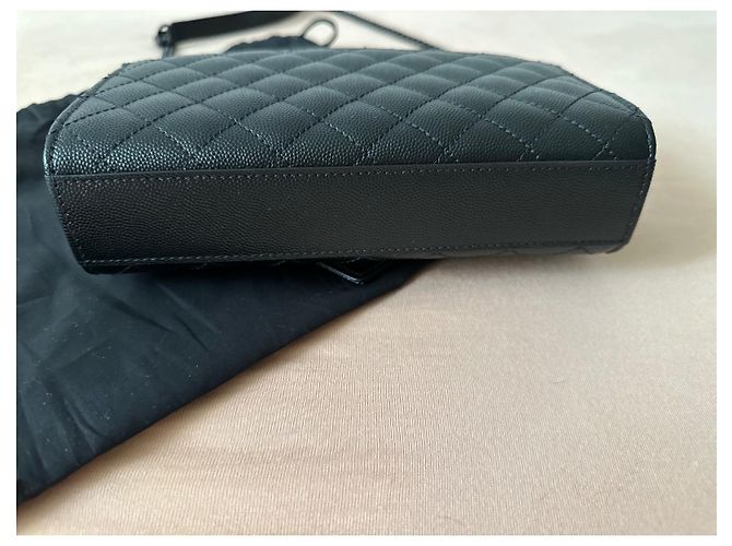 Bolso Envelope Saint Laurent de Cuero Caviar Negro - vista 5