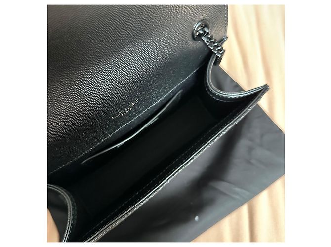 Bolso Envelope Saint Laurent de Cuero Caviar Negro - vista 8