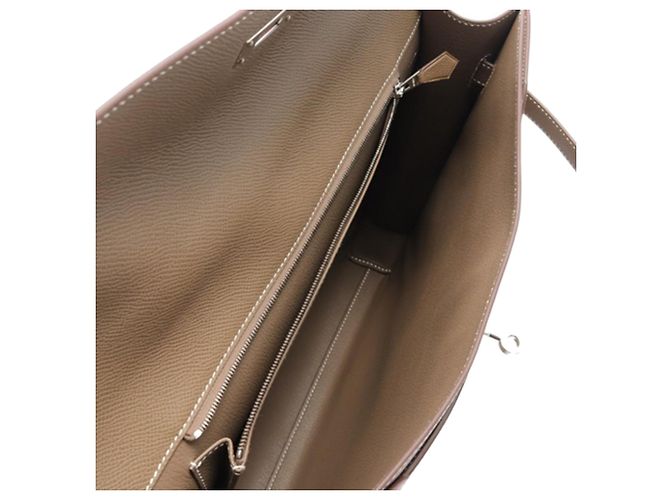 Hermès Kelly Depeches 36 in Epsom marrone Taupe - vista 3