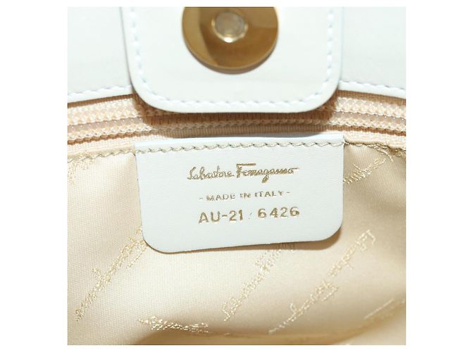 Borsa a spalla Gancini in pelle bianca e oro Auth 85534 di Salvatore Ferragamo Bianco D'oro - vista 11