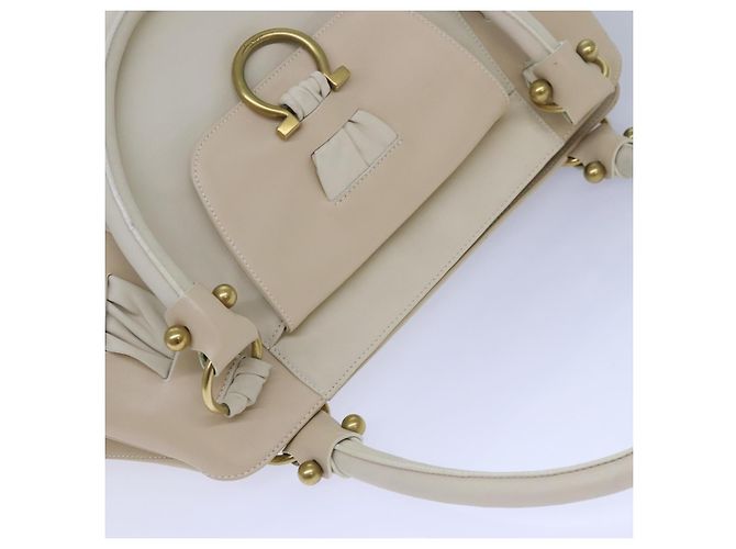 Borsa a spalla Gancini in pelle bianca e oro Auth 85534 di Salvatore Ferragamo Bianco D'oro - vista 6