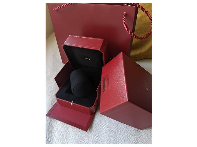 Bracciale bangle Cartier Love Trinity JUC con scatola foderata, carta e borsa. Rosso - vista 3