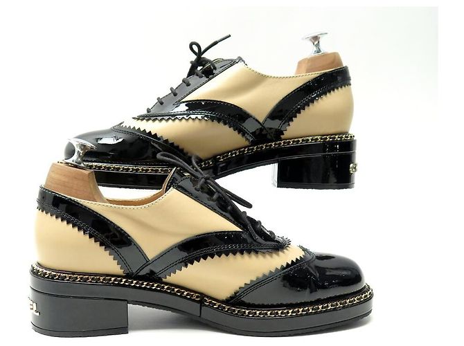 NOVE SCARPE CHANEL G35316 DERBY 40 IN PELLE BEIGE E LUCIDO NERO - vista 2