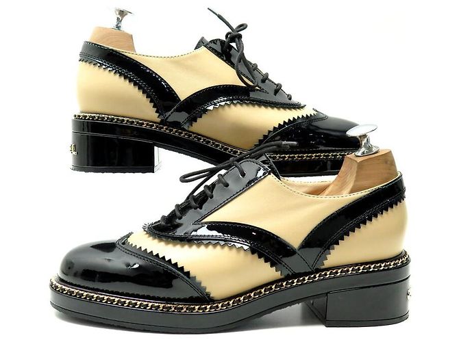 NOVE SCARPE CHANEL G35316 DERBY 40 IN PELLE BEIGE E LUCIDO NERO - vista 3