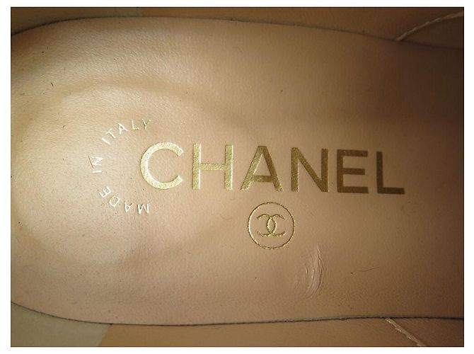 NOVE SCARPE CHANEL G35316 DERBY 40 IN PELLE BEIGE E LUCIDO NERO - vista 9