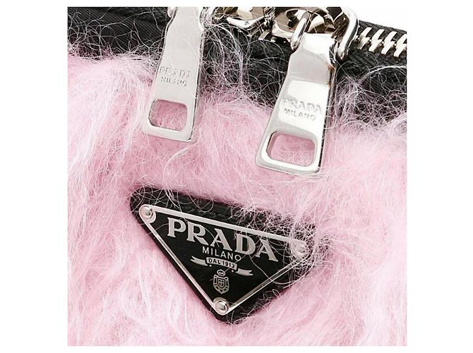 Borsa a tracolla Prada in pelliccia sintetica rosa - vista 4