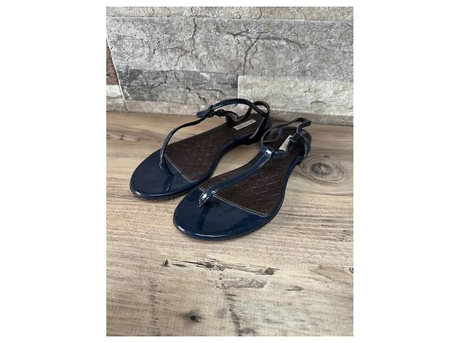 Bottega Veneta Sandali T-bar brevettati in blu navy - vista 2