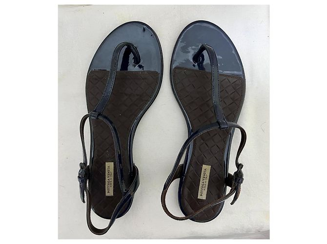 Bottega Veneta Sandali T-bar brevettati in blu navy - vista 3