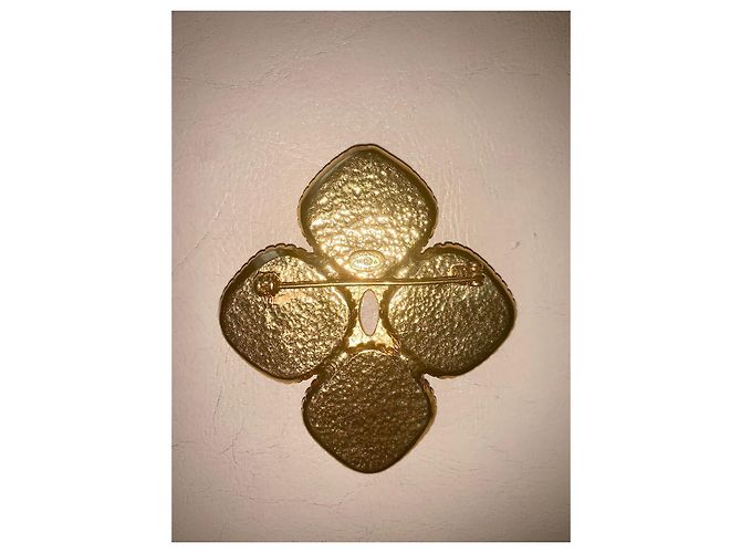 Coco Crush Spilla CC Chanel dorata D'oro - vista 3