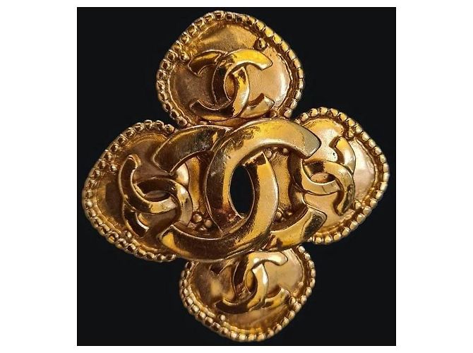 Coco Crush Spilla CC Chanel dorata D'oro - vista 4
